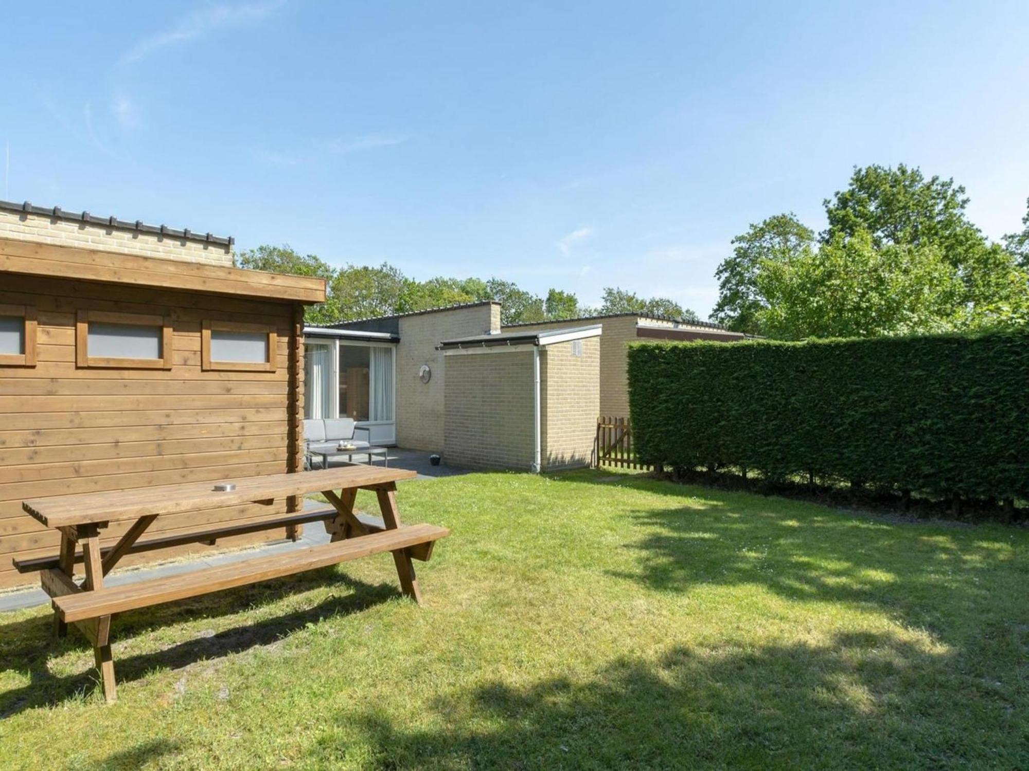 Contemporary Bungalow With Garden Sint Maartensvlotbrug Экстерьер фото